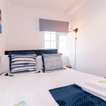 Stylish & Central 2 Bedroom Apartment - Fast Wifi Castle Donington Bagian luar foto