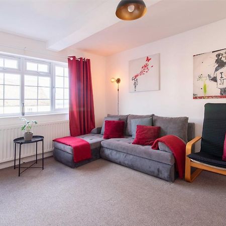 Stylish & Central 2 Bedroom Apartment - Fast Wifi Castle Donington Bagian luar foto
