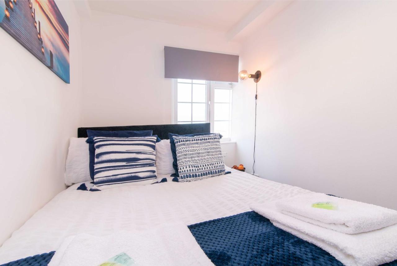 Stylish & Central 2 Bedroom Apartment - Fast Wifi Castle Donington Bagian luar foto