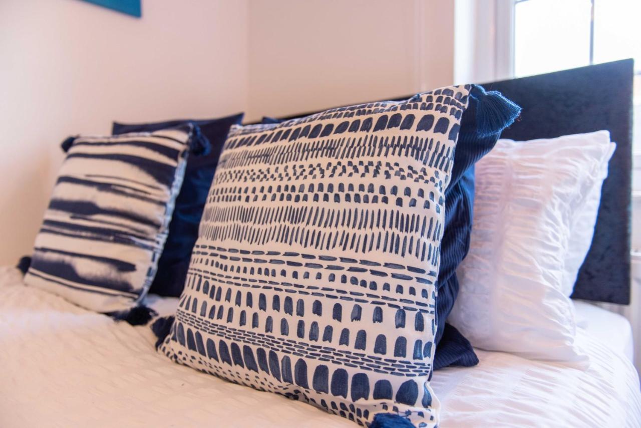 Stylish & Central 2 Bedroom Apartment - Fast Wifi Castle Donington Bagian luar foto