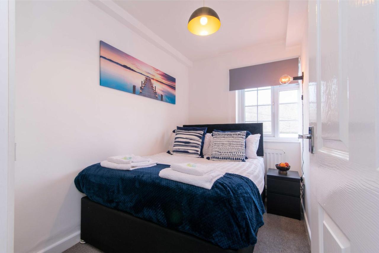 Stylish & Central 2 Bedroom Apartment - Fast Wifi Castle Donington Bagian luar foto