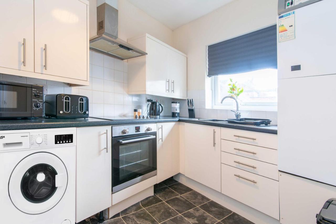 Stylish & Central 2 Bedroom Apartment - Fast Wifi Castle Donington Bagian luar foto