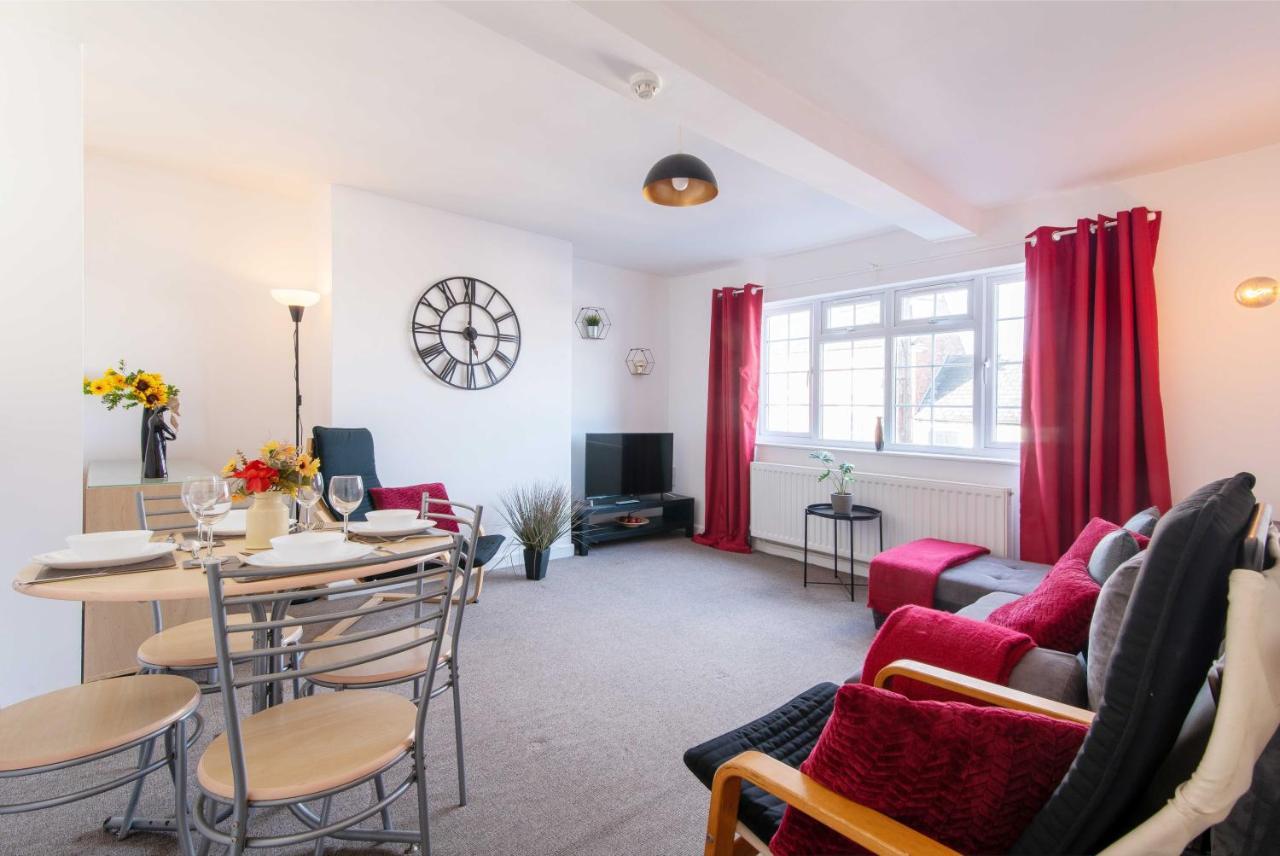 Stylish & Central 2 Bedroom Apartment - Fast Wifi Castle Donington Bagian luar foto
