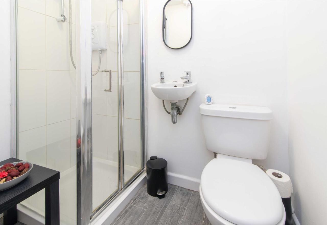 Stylish & Central 2 Bedroom Apartment - Fast Wifi Castle Donington Bagian luar foto