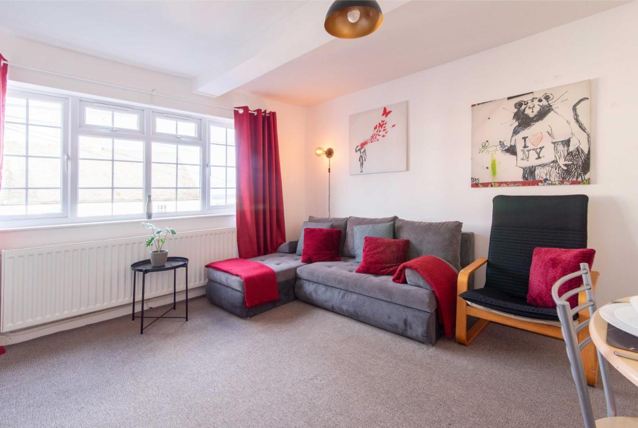 Stylish & Central 2 Bedroom Apartment - Fast Wifi Castle Donington Bagian luar foto